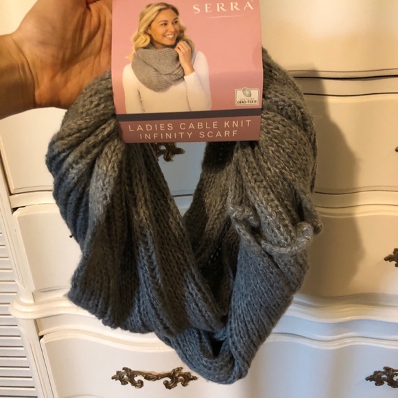 Circle scarf - Picture 1 of 3